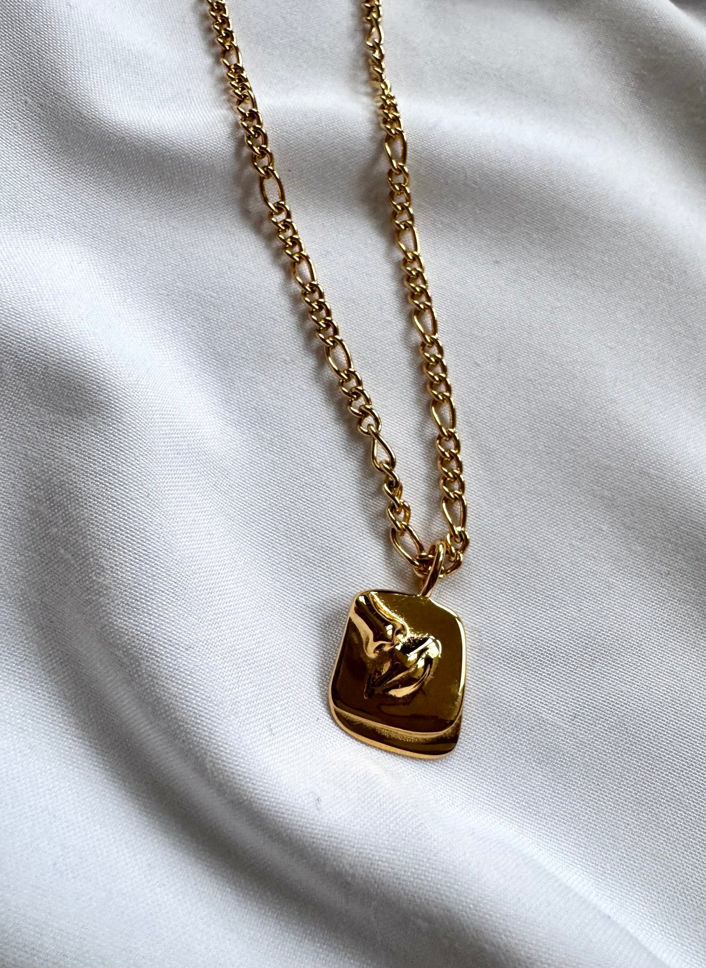 Gold Lips Necklace