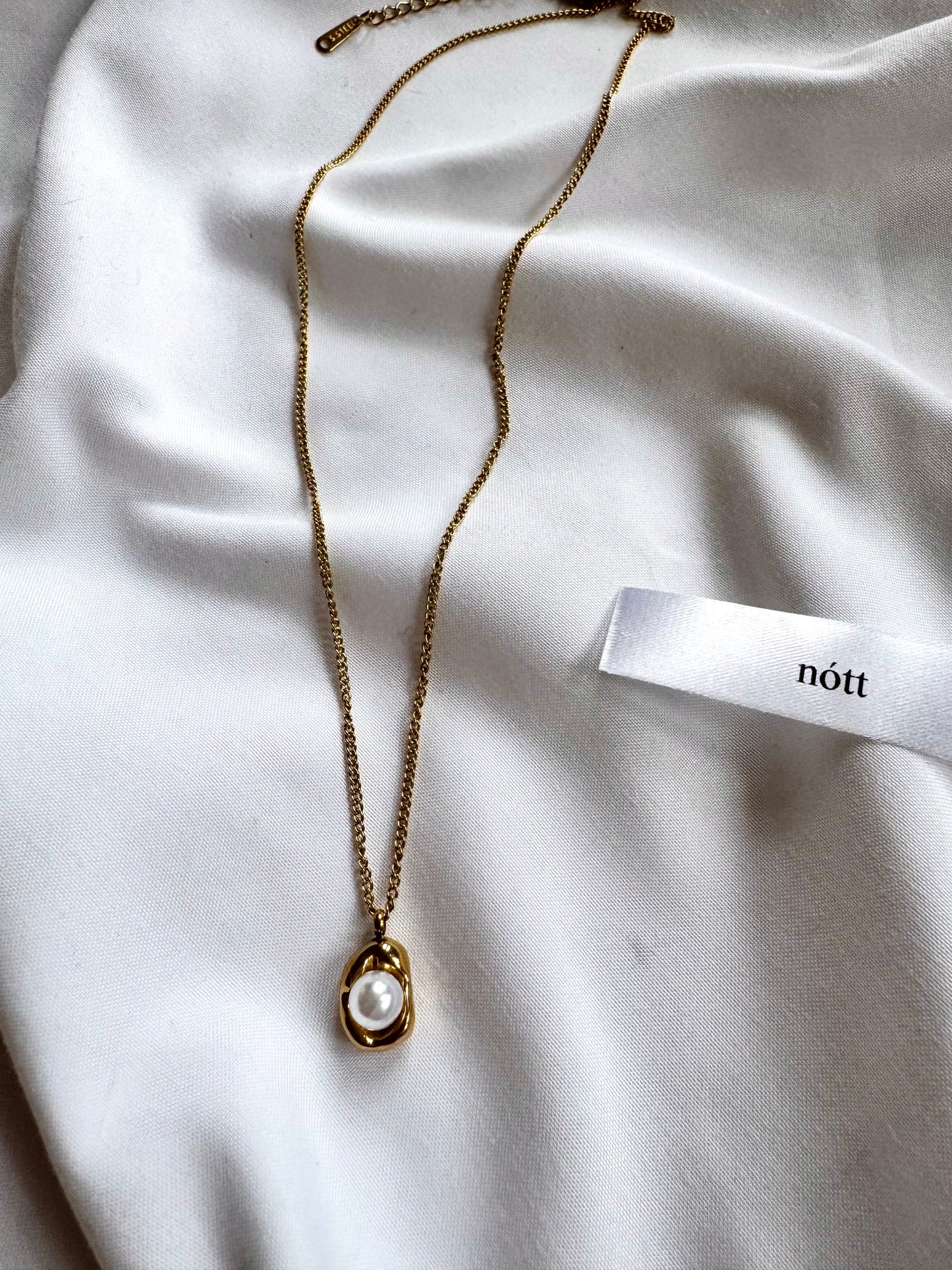 Gold Pearl Necklace